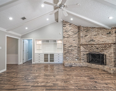 17615 Swansbury Drive - Photo Thumbnail 13