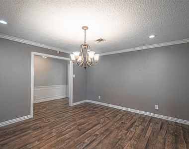 17615 Swansbury Drive - Photo Thumbnail 9