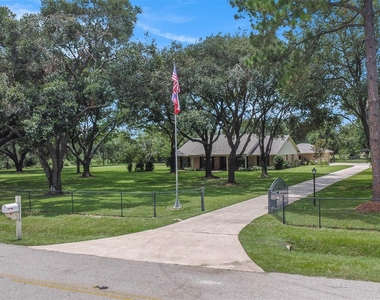17615 Swansbury Drive - Photo Thumbnail 4