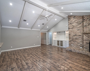 17615 Swansbury Drive - Photo Thumbnail 16