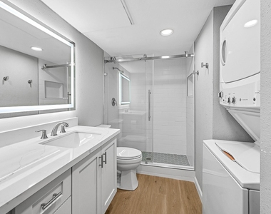 7555 Katy Fwy - Photo Thumbnail 12
