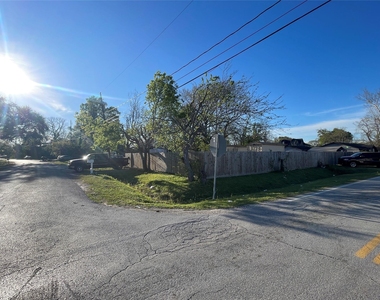 802 Fair Street - Photo Thumbnail 5