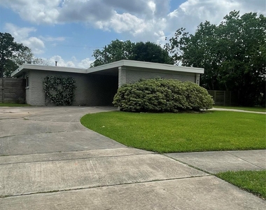 4011 Ebbtide Drive - Photo Thumbnail 3