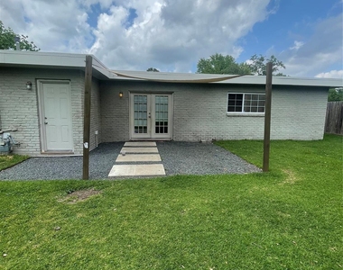 4011 Ebbtide Drive - Photo Thumbnail 5