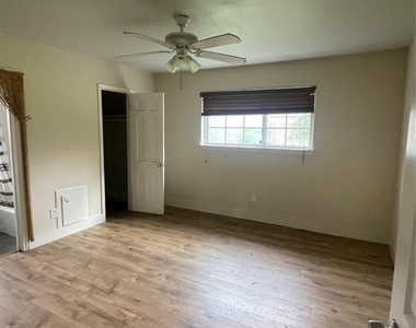 4011 Ebbtide Drive - Photo Thumbnail 4