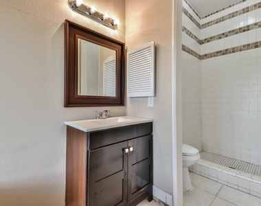 9503 Bent Spur Lane - Photo Thumbnail 16