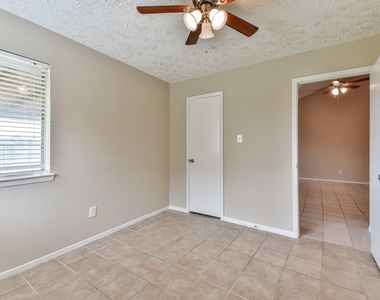 9503 Bent Spur Lane - Photo Thumbnail 19