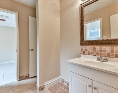 9503 Bent Spur Lane - Photo Thumbnail 22