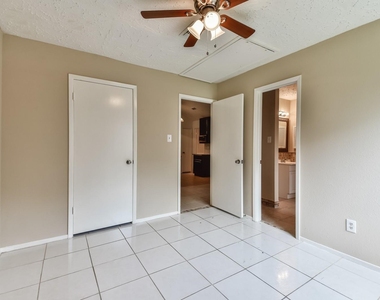 9503 Bent Spur Lane - Photo Thumbnail 21
