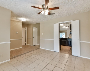 9503 Bent Spur Lane - Photo Thumbnail 12