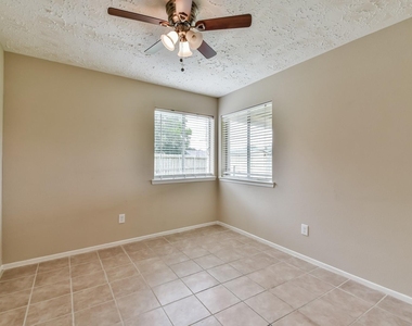 9503 Bent Spur Lane - Photo Thumbnail 18