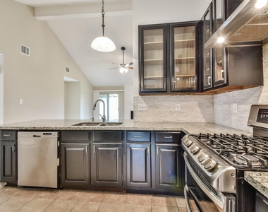 9503 Bent Spur Lane - Photo Thumbnail 8