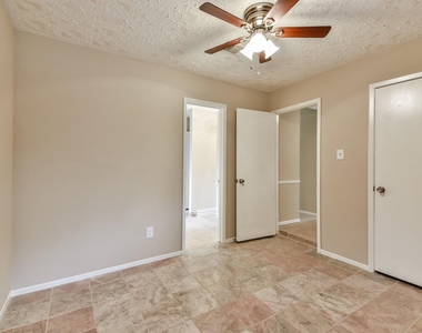 9503 Bent Spur Lane - Photo Thumbnail 24