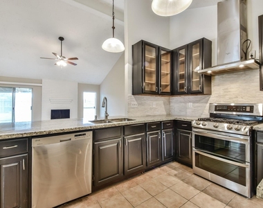 9503 Bent Spur Lane - Photo Thumbnail 7