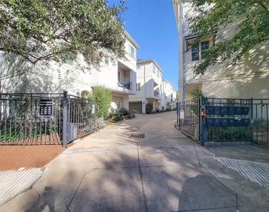 12 Hermann Park Court - Photo Thumbnail 3
