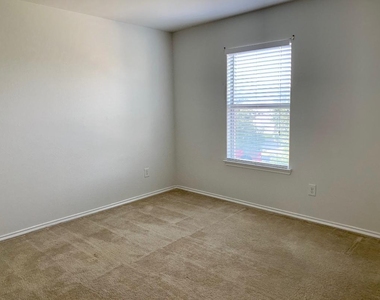 2902 Beacon Grove - Photo Thumbnail 11