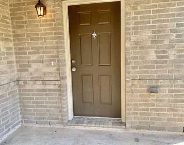 2902 Beacon Grove - Photo Thumbnail 2