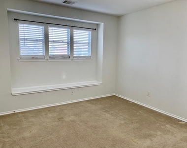 2902 Beacon Grove - Photo Thumbnail 10
