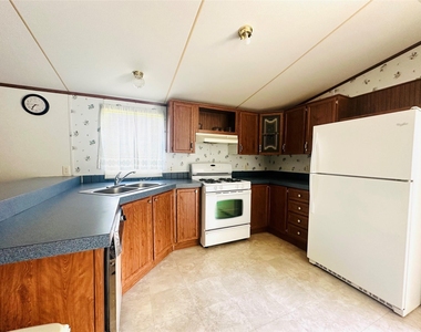 9012 Spruce Street - Photo Thumbnail 4