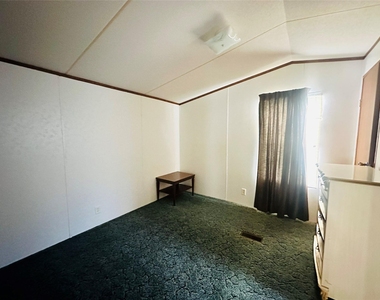 9012 Spruce Street - Photo Thumbnail 5