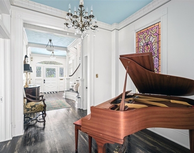 1112 Broadway Street - Photo Thumbnail 6