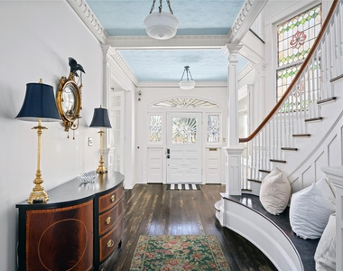 1112 Broadway Street - Photo Thumbnail 3