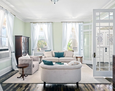 1112 Broadway Street - Photo Thumbnail 8