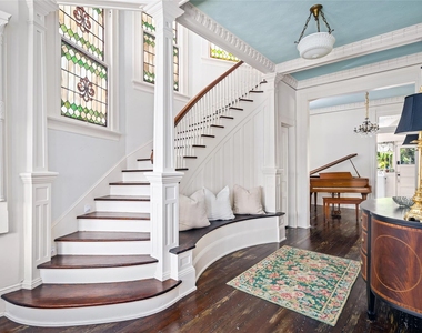 1112 Broadway Street - Photo Thumbnail 5