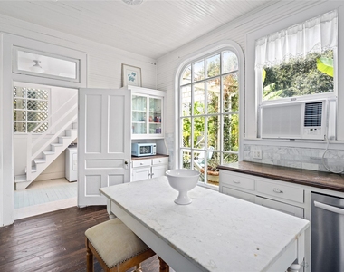 1112 Broadway Street - Photo Thumbnail 13
