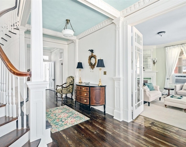 1112 Broadway Street - Photo Thumbnail 7