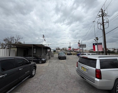 11055 Eastex Freeway - Photo Thumbnail 2