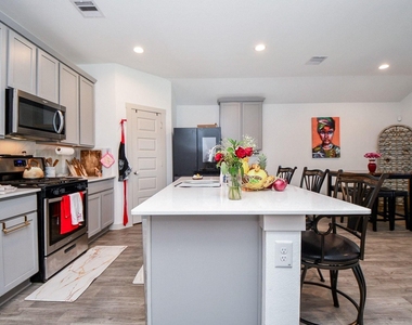 8134 Sugar Cane Lane - Photo Thumbnail 12