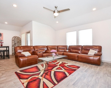 8134 Sugar Cane Lane - Photo Thumbnail 2