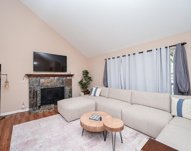 19414 Dianeshire Drive - Photo Thumbnail 10