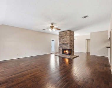 17219 Kettle Creek Drive - Photo Thumbnail 3