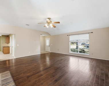 17219 Kettle Creek Drive - Photo Thumbnail 5