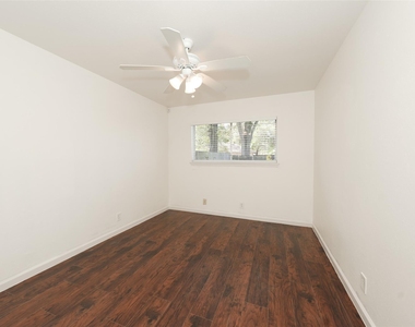 5375 Little John Lane - Photo Thumbnail 7