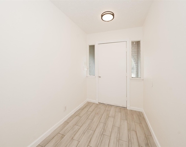 5375 Little John Lane - Photo Thumbnail 14