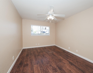 5375 Little John Lane - Photo Thumbnail 8