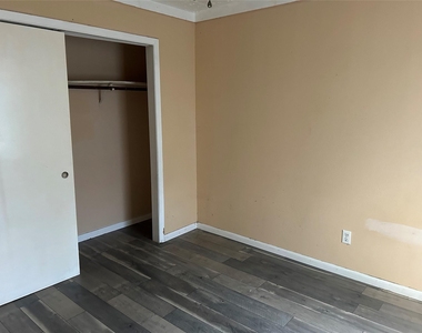 1154 W Brompton Drive - Photo Thumbnail 10