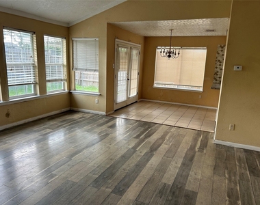 1154 W Brompton Drive - Photo Thumbnail 7