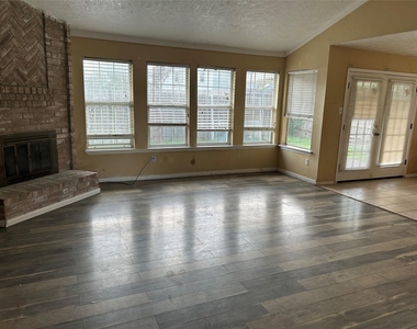 1154 W Brompton Drive - Photo Thumbnail 6