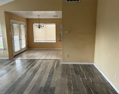 1154 W Brompton Drive - Photo Thumbnail 8