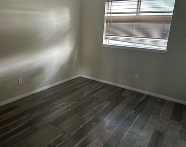 1154 W Brompton Drive - Photo Thumbnail 14