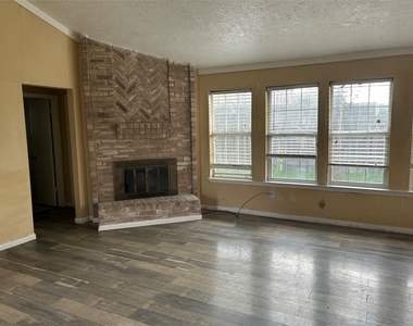 1154 W Brompton Drive - Photo Thumbnail 9