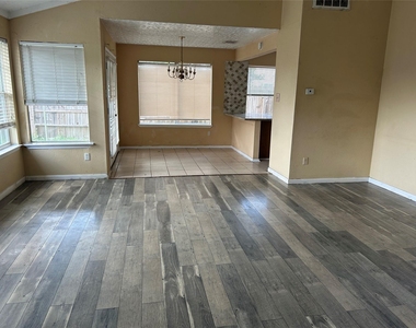 1154 W Brompton Drive - Photo Thumbnail 16
