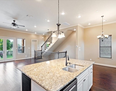 1520 Amundsen Street - Photo Thumbnail 13