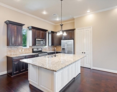 1520 Amundsen Street - Photo Thumbnail 10