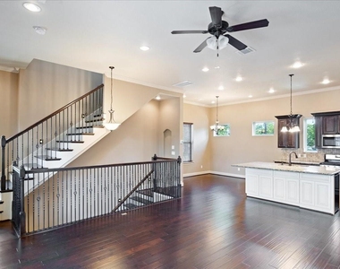 1520 Amundsen Street - Photo Thumbnail 16