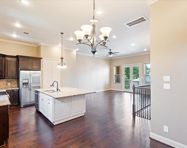 1520 Amundsen Street - Photo Thumbnail 15